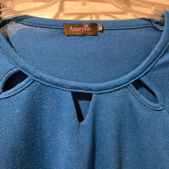 Blouse - Womens lightweight velour type of fabric by AMARYLLIS-NWOT - Picture 3 of 3